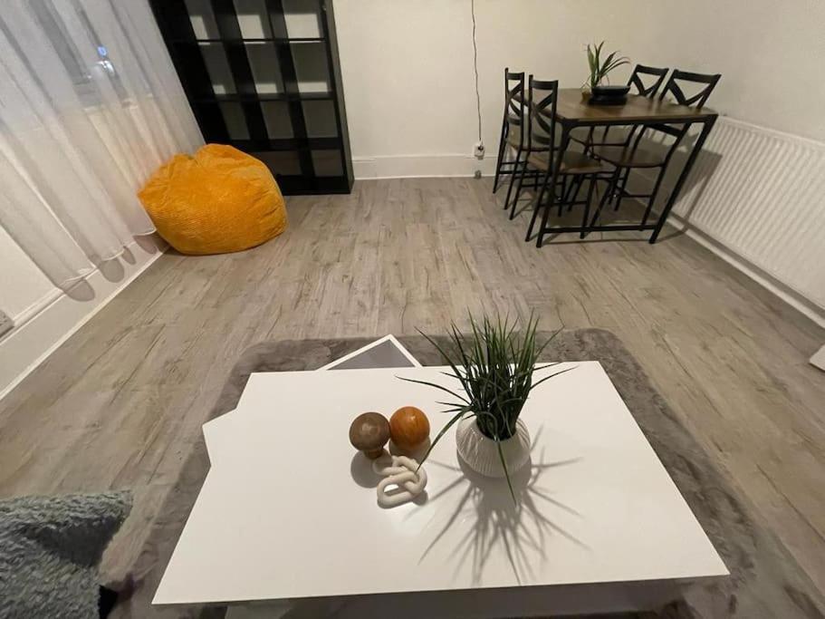 Comfortable 2 Bedroom On Tower Bridge London Exterior photo