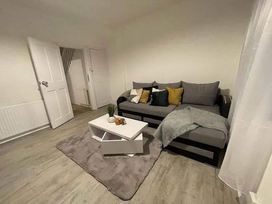 Comfortable 2 Bedroom On Tower Bridge London Exterior photo