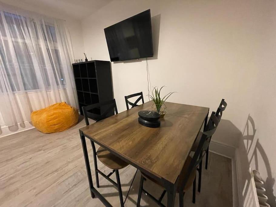 Comfortable 2 Bedroom On Tower Bridge London Exterior photo