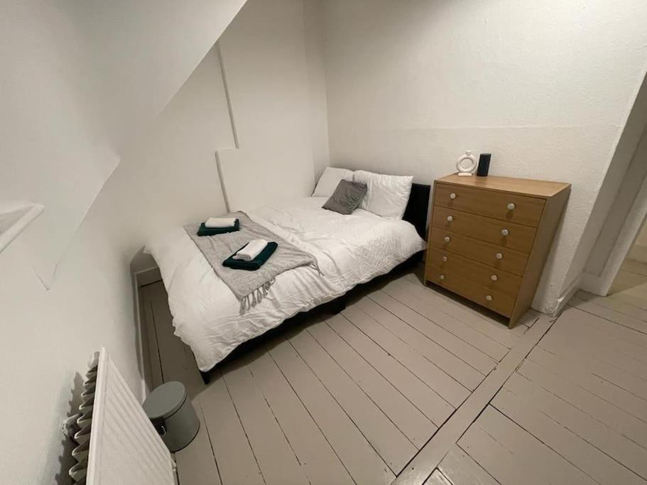 Comfortable 2 Bedroom On Tower Bridge London Exterior photo